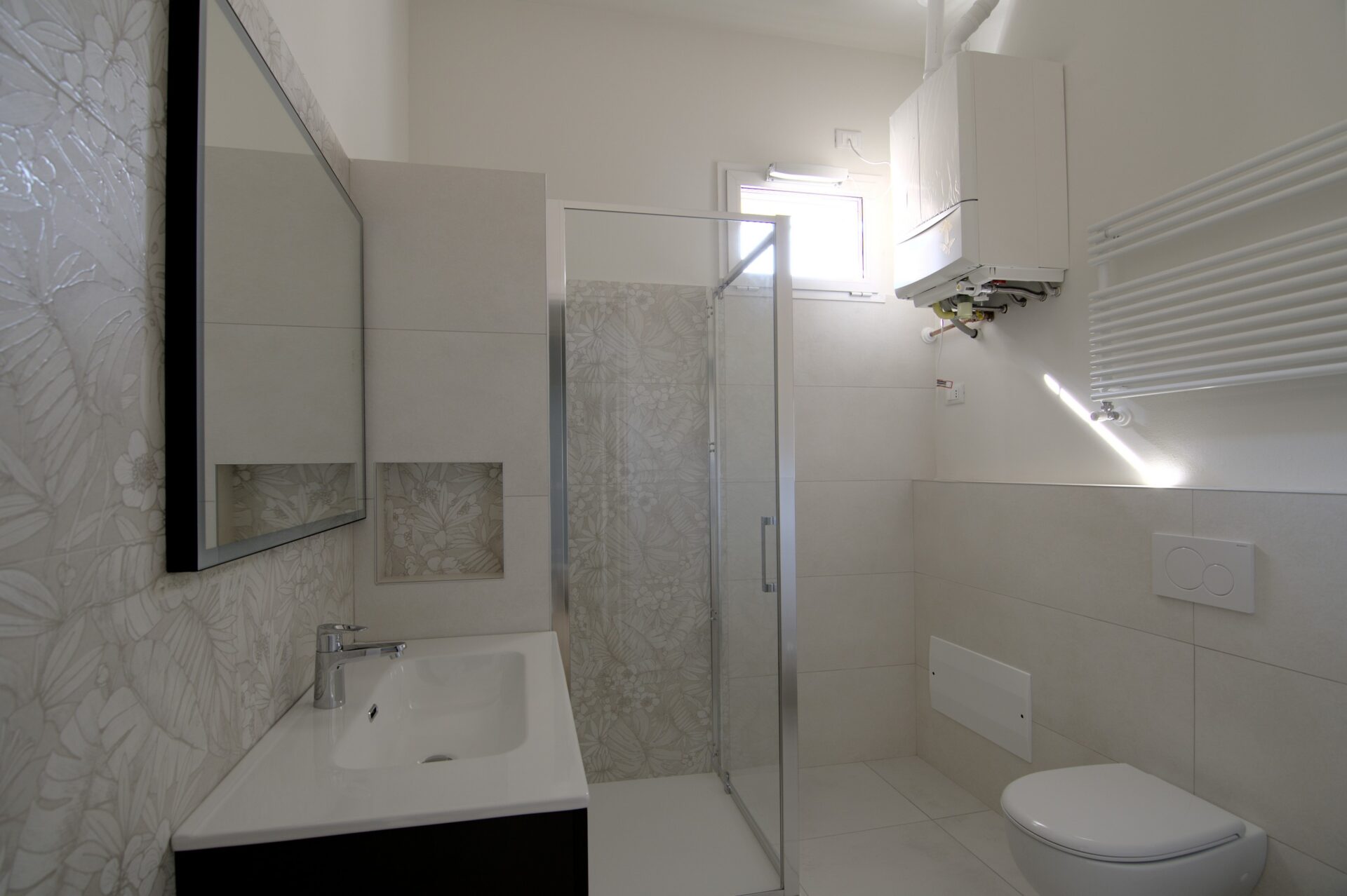 Bagno dettaglio madia antica